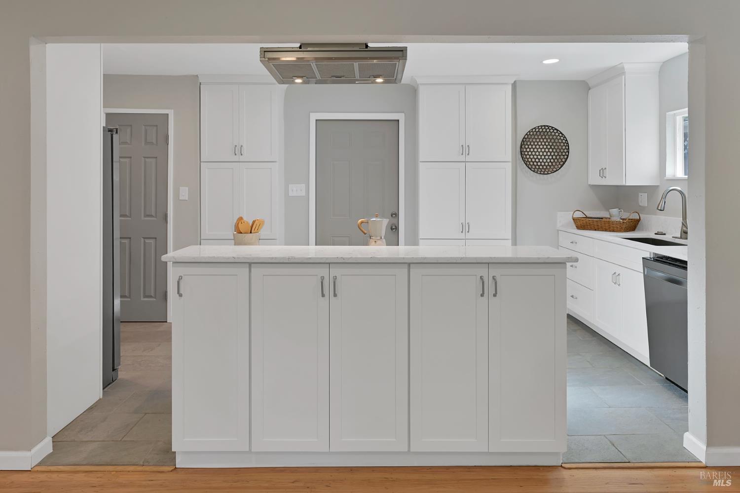 Detail Gallery Image 5 of 22 For 56 Grande Vis, Novato,  CA 94947 - 3 Beds | 2 Baths