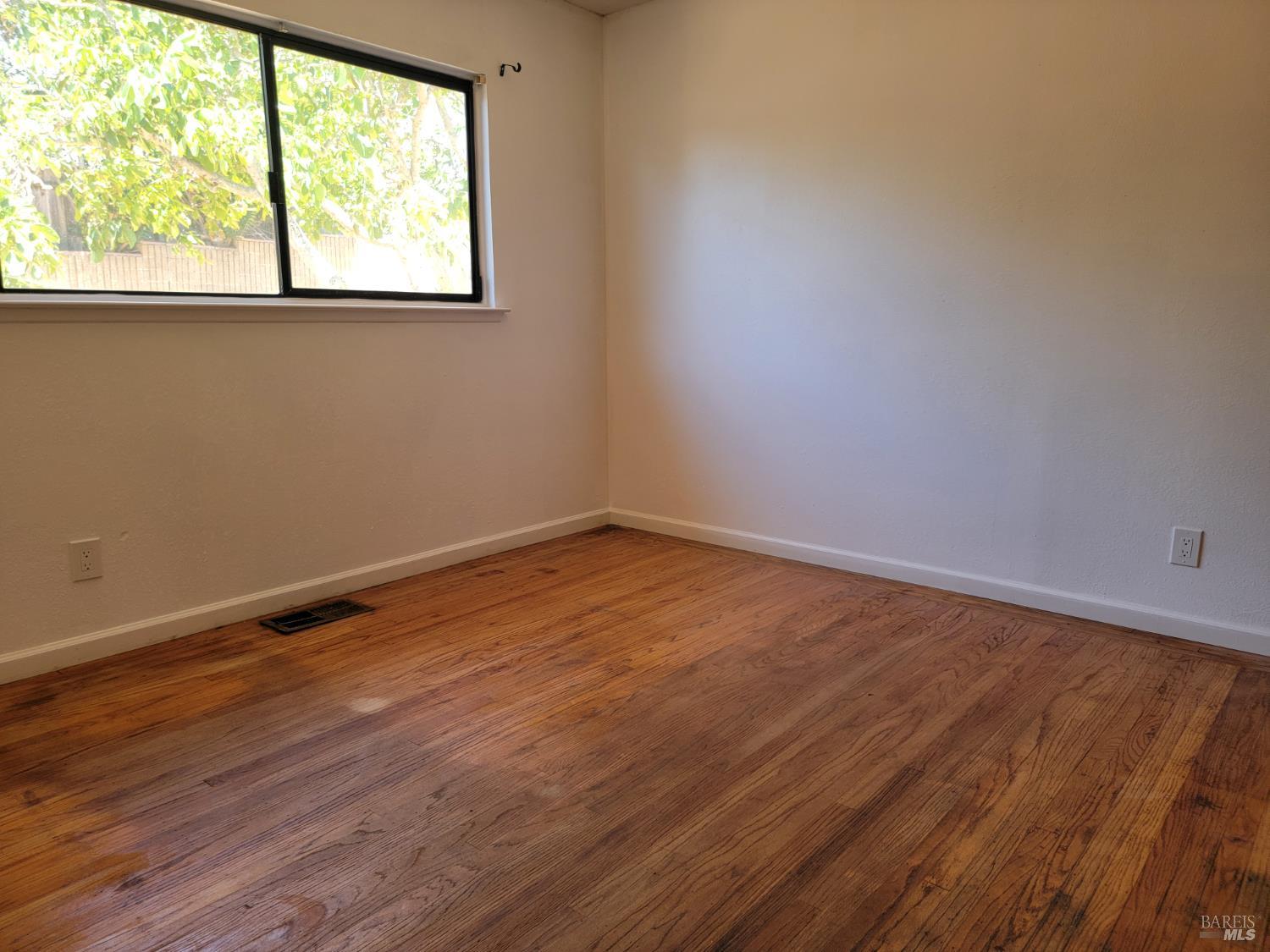 Detail Gallery Image 9 of 21 For 236 Los Gatos Ave, Vallejo,  CA 94589 - 3 Beds | 1 Baths