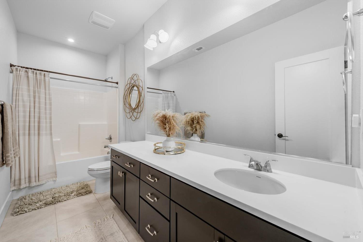Detail Gallery Image 26 of 33 For 725 Fielding Way, Dixon,  CA 95620 - 5 Beds | 4 Baths
