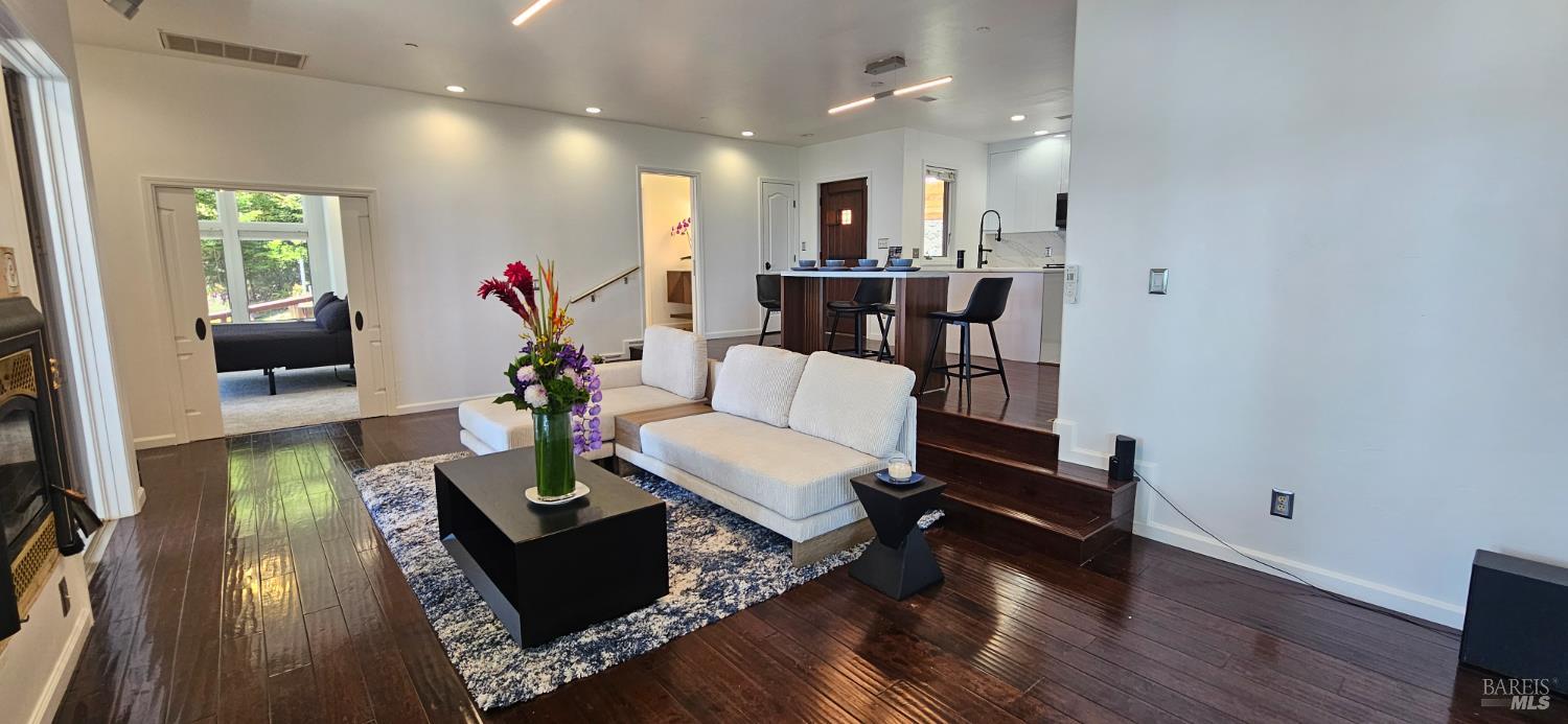 Detail Gallery Image 11 of 72 For 22172 Umland Cir, Jenner,  CA 95450 - 2 Beds | 2 Baths