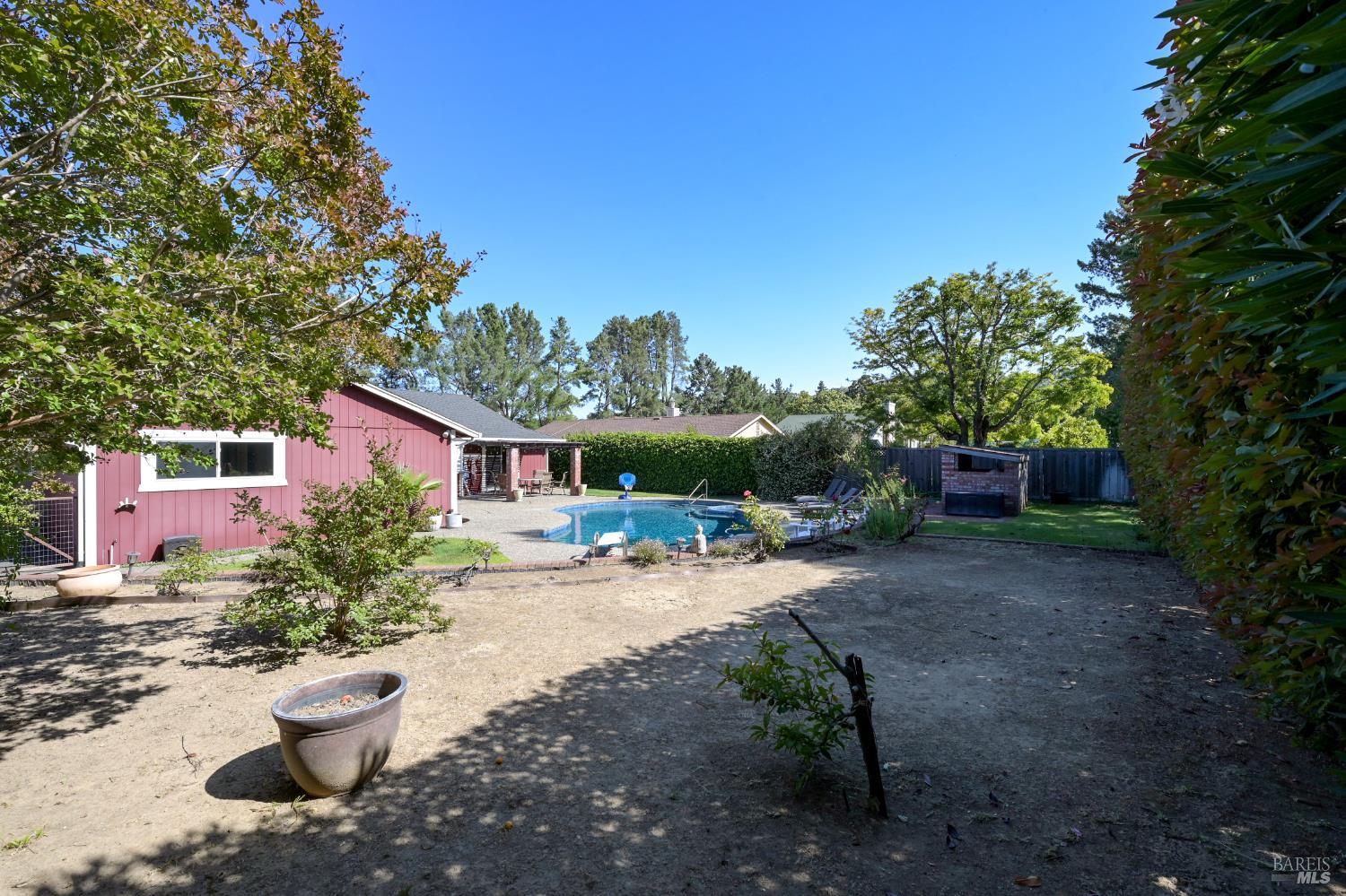 Detail Gallery Image 16 of 28 For 17 Mosswood Ct, Novato,  CA 94947 - 4 Beds | 2 Baths