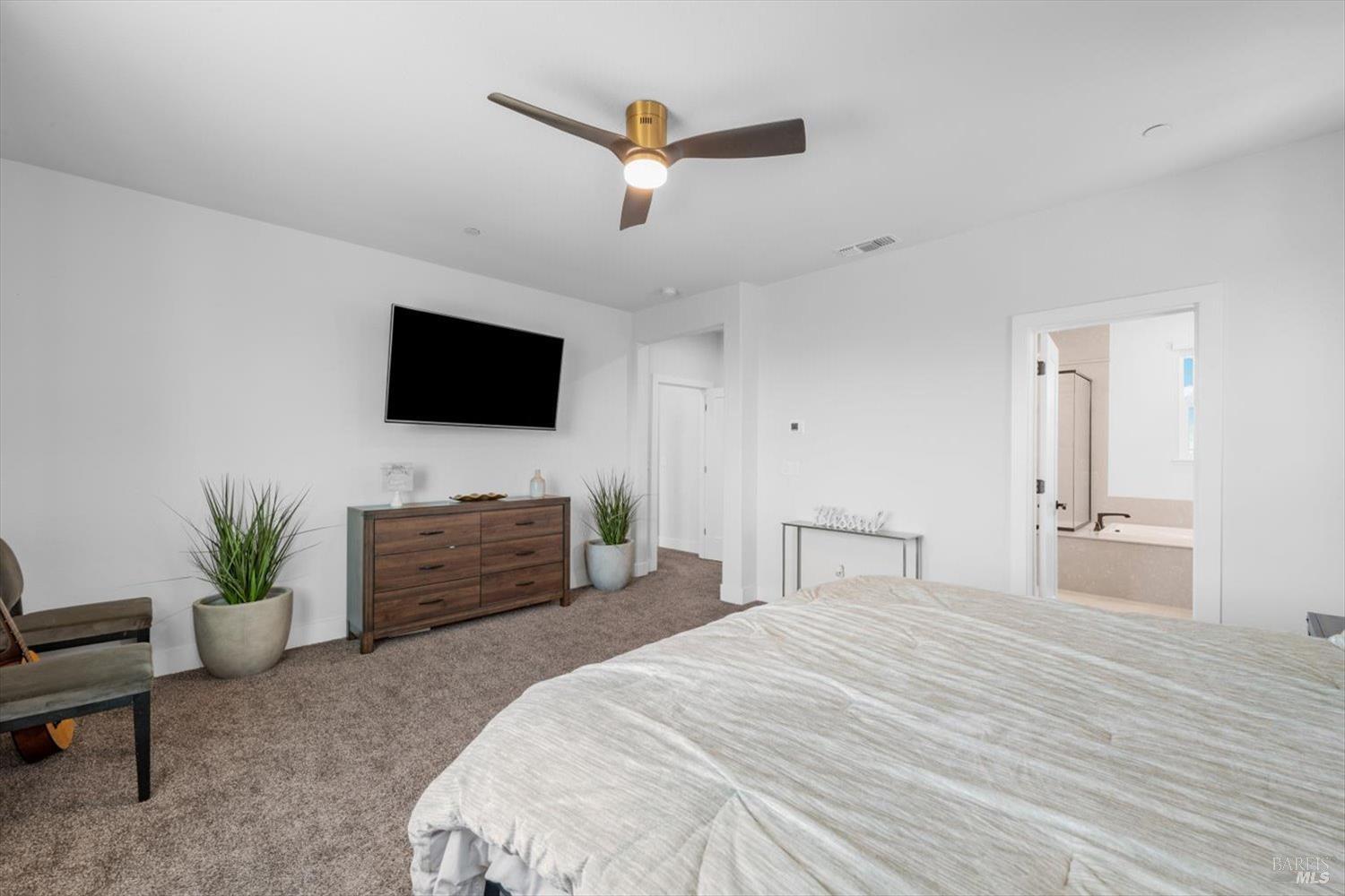 Detail Gallery Image 21 of 33 For 725 Fielding Way, Dixon,  CA 95620 - 5 Beds | 4 Baths