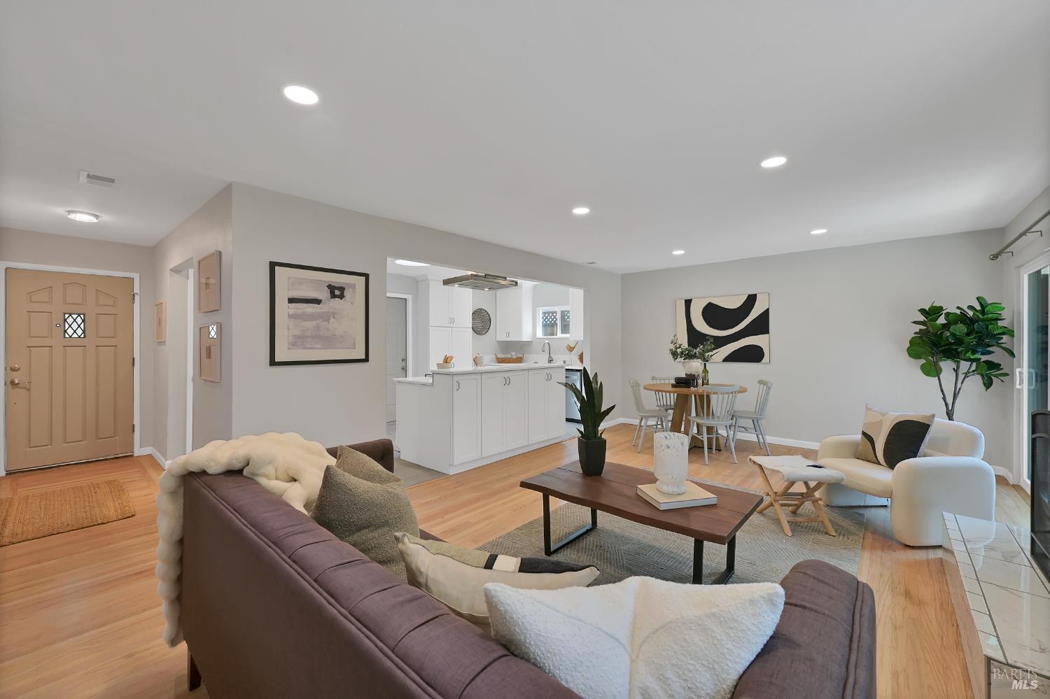 Detail Gallery Image 2 of 22 For 56 Grande Vis, Novato,  CA 94947 - 3 Beds | 2 Baths