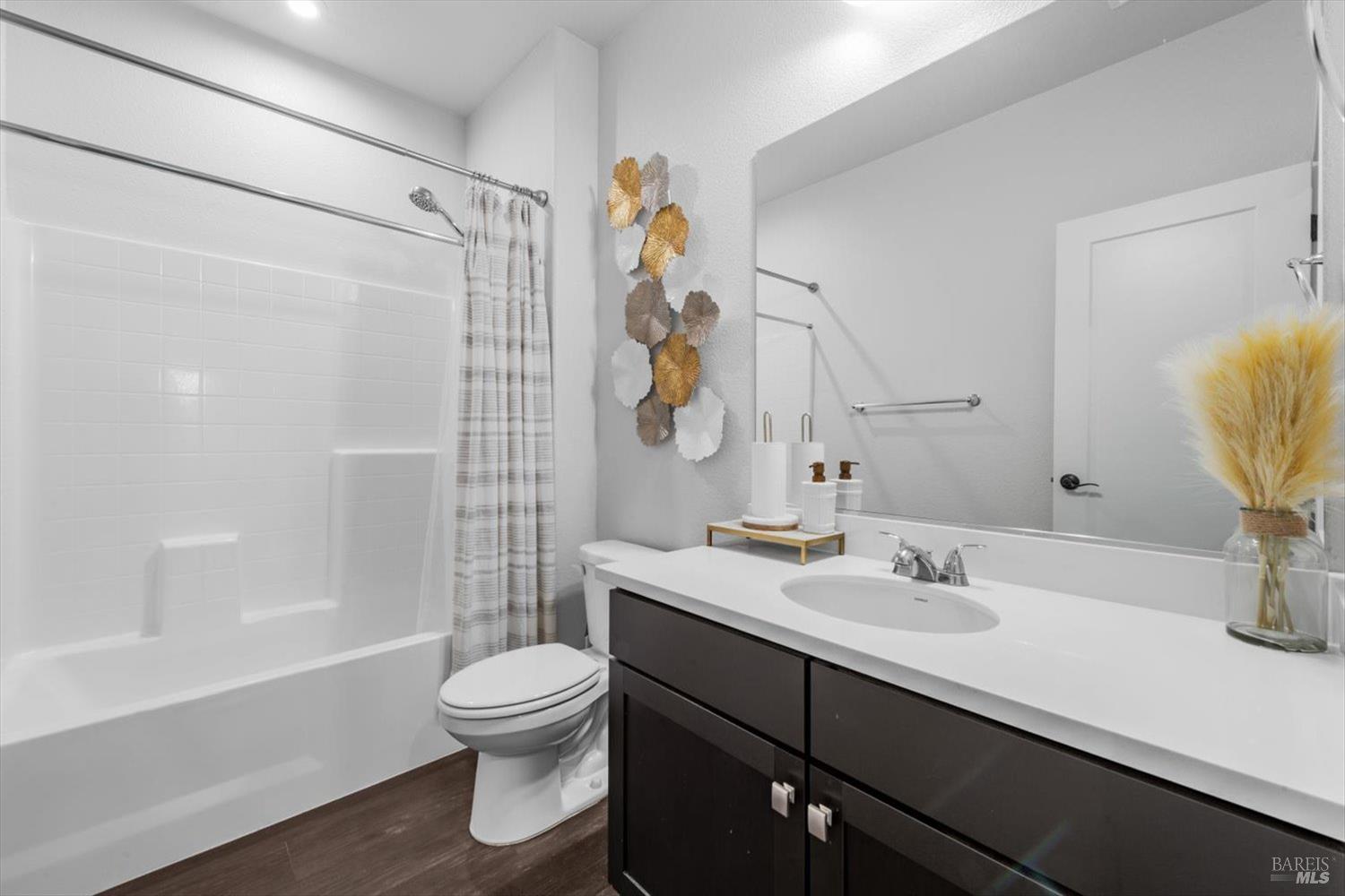 Detail Gallery Image 14 of 33 For 725 Fielding Way, Dixon,  CA 95620 - 5 Beds | 4 Baths