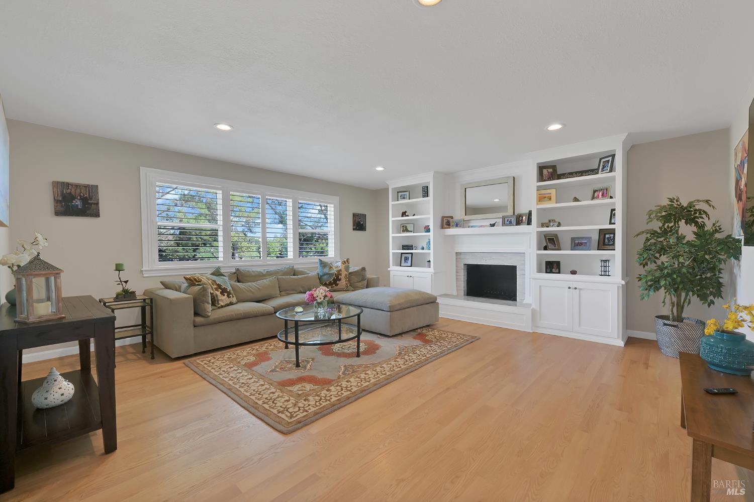 Detail Gallery Image 3 of 28 For 17 Mosswood Ct, Novato,  CA 94947 - 4 Beds | 2 Baths