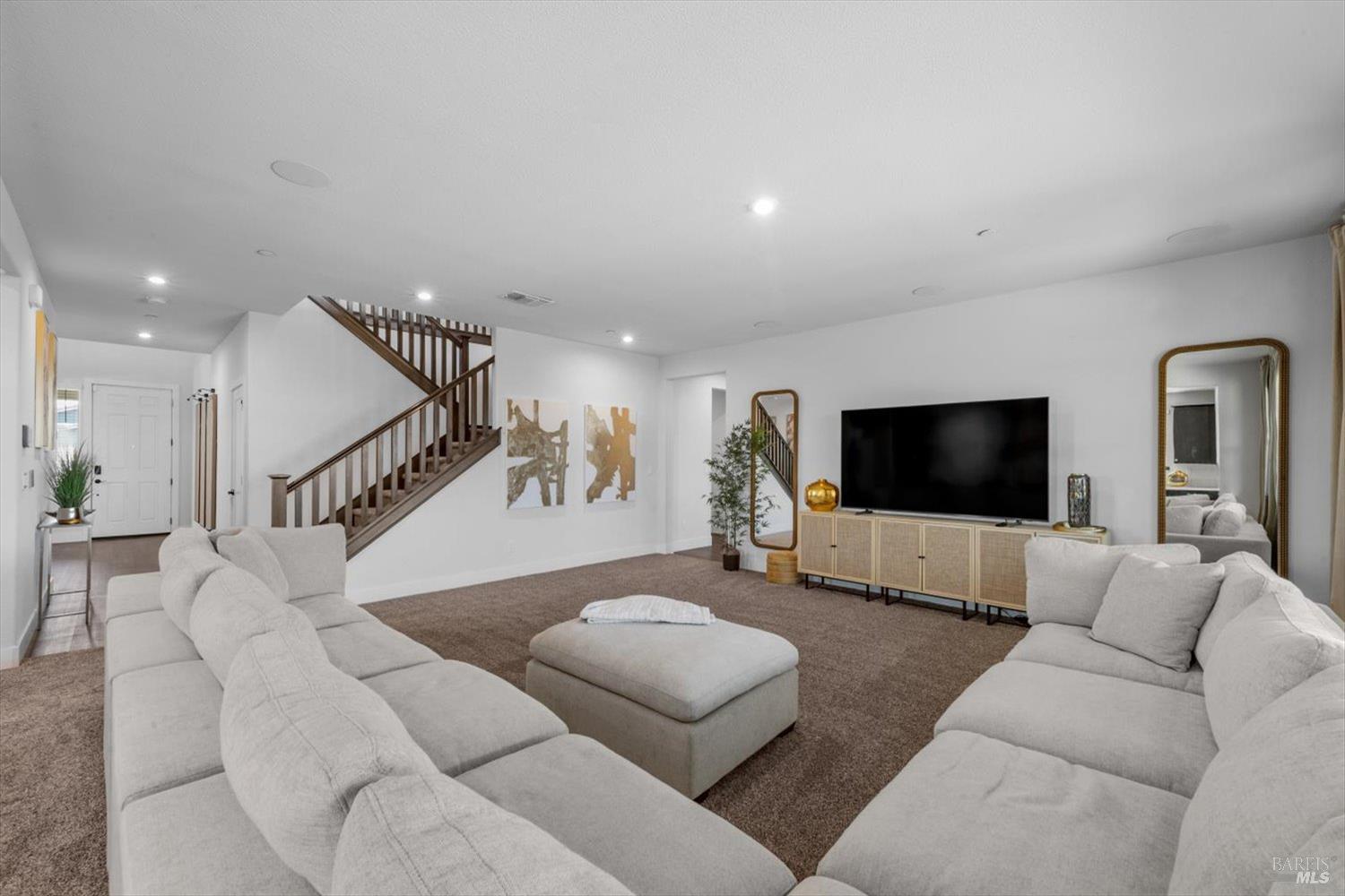 Detail Gallery Image 6 of 33 For 725 Fielding Way, Dixon,  CA 95620 - 5 Beds | 4 Baths