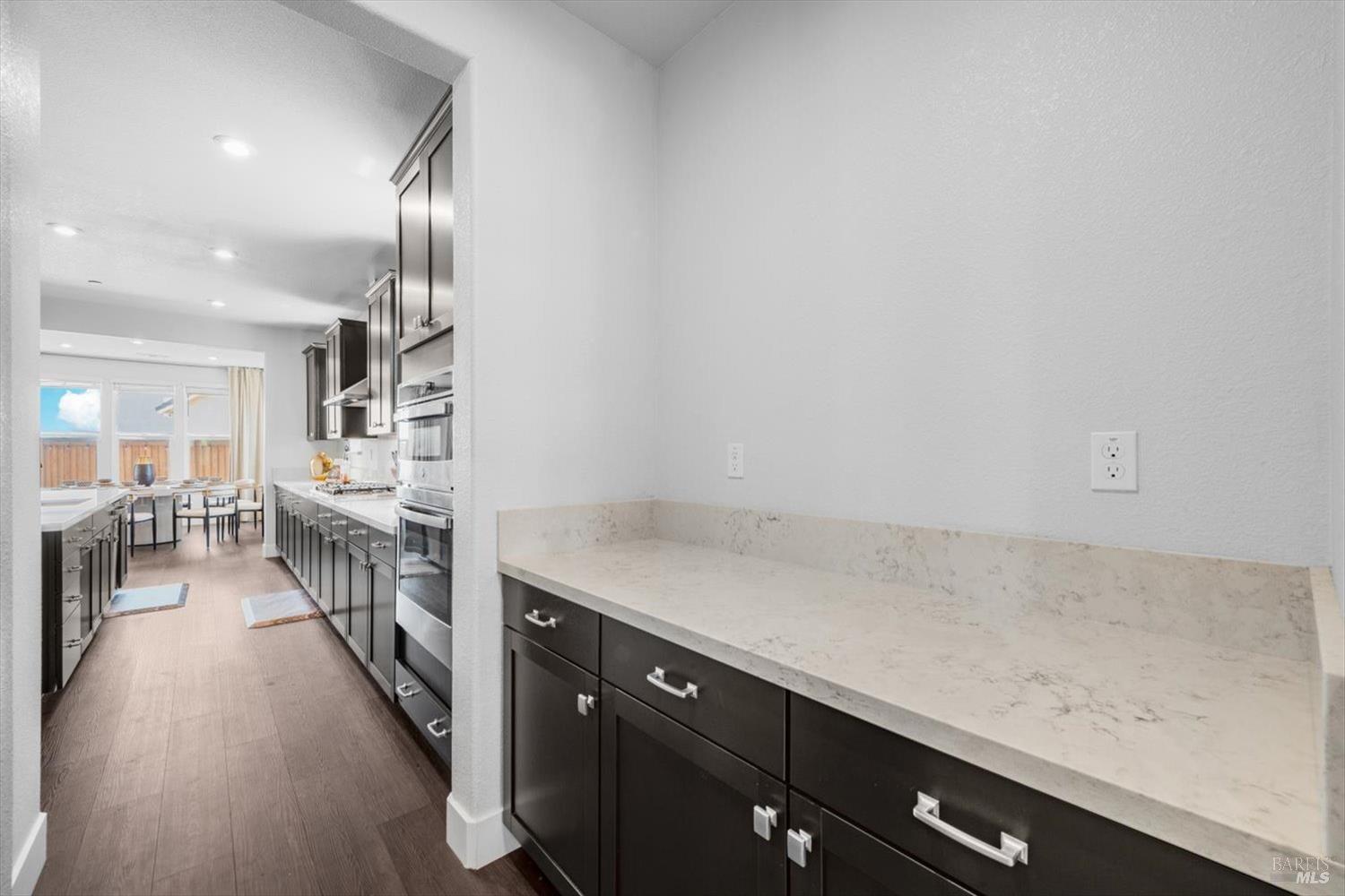 Detail Gallery Image 11 of 33 For 725 Fielding Way, Dixon,  CA 95620 - 5 Beds | 4 Baths