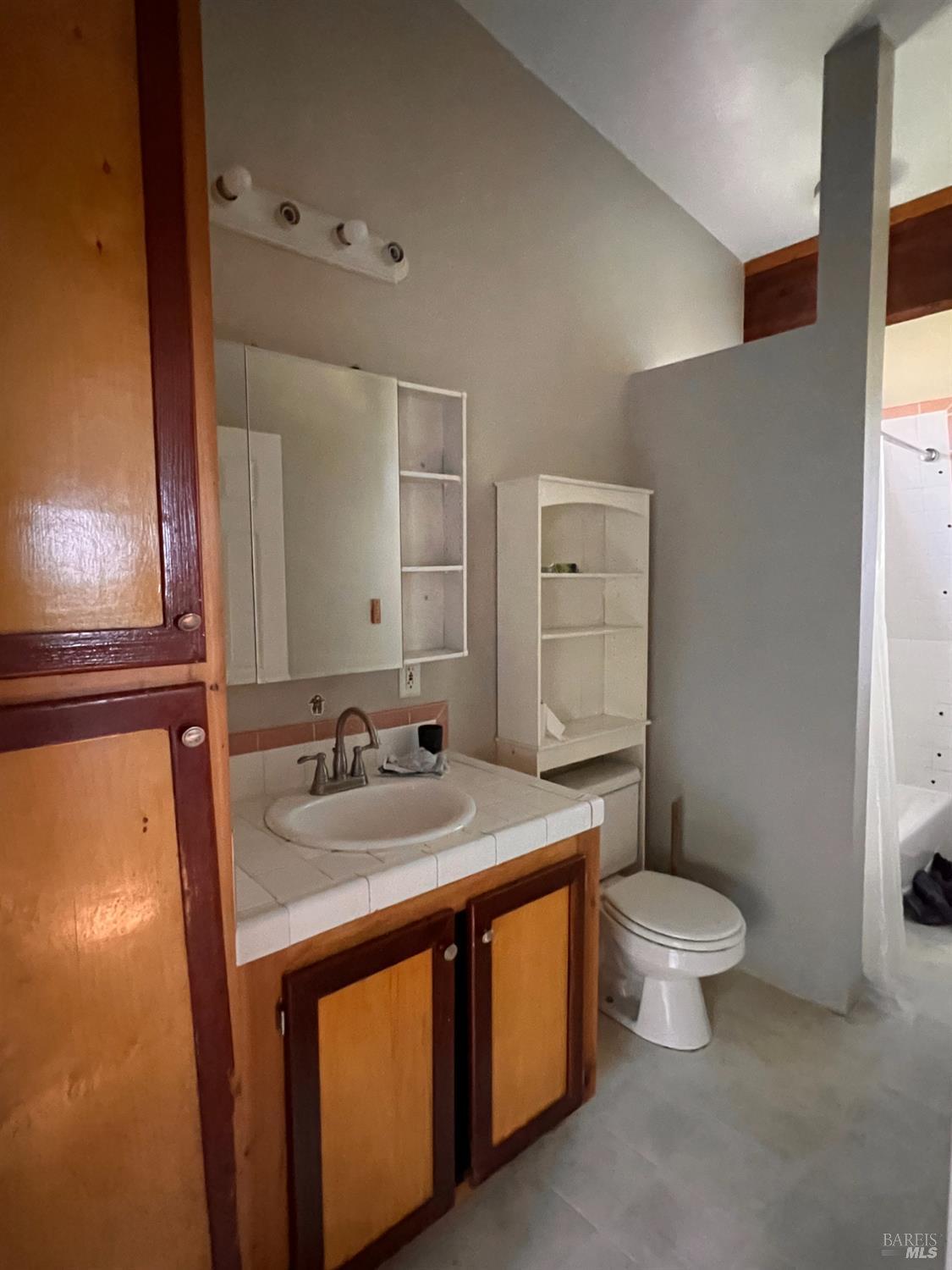Detail Gallery Image 11 of 32 For 24140 East Ln, Covelo,  CA 95428 - 1 Beds | 1/1 Baths
