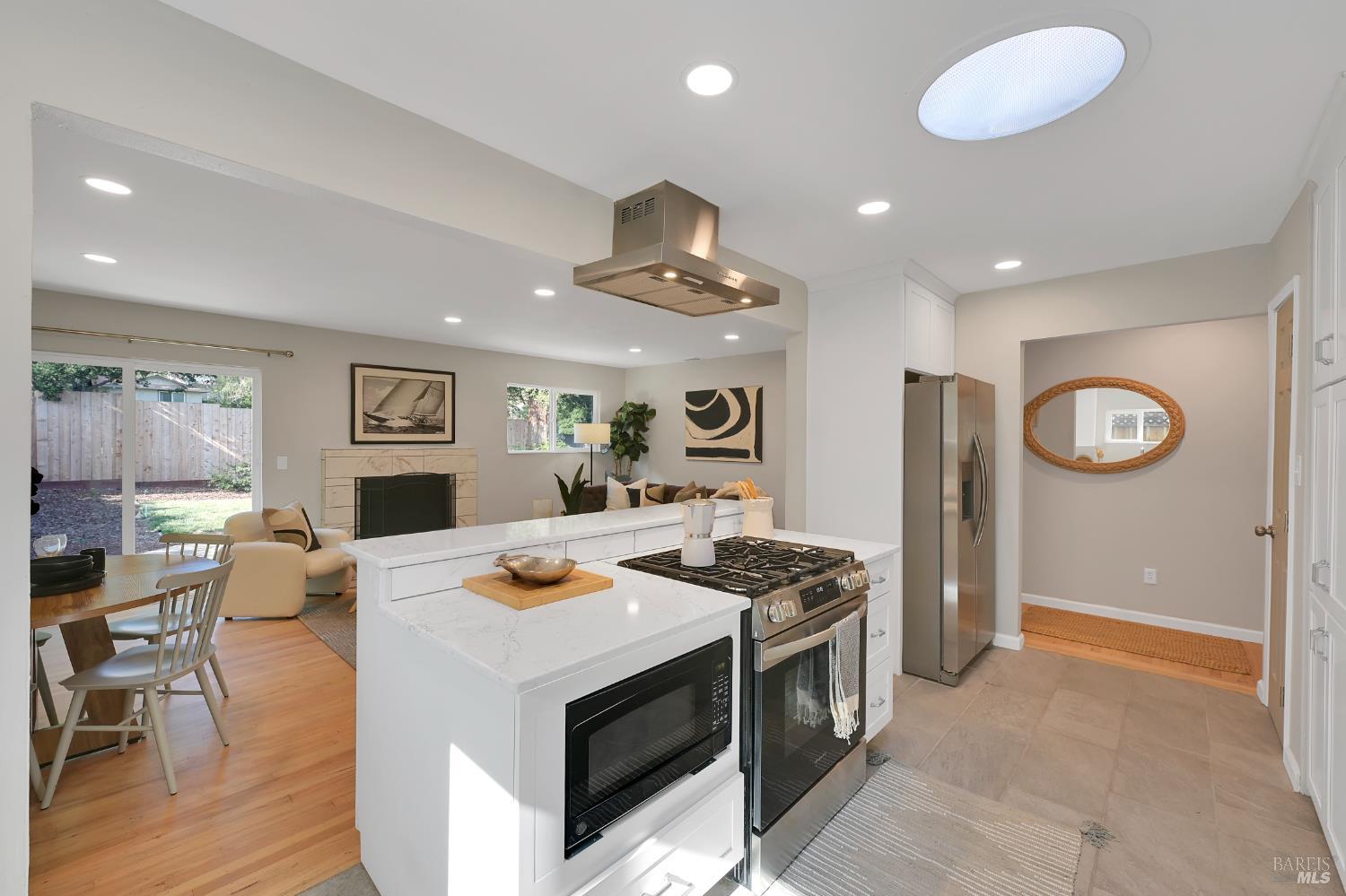 Detail Gallery Image 6 of 22 For 56 Grande Vis, Novato,  CA 94947 - 3 Beds | 2 Baths
