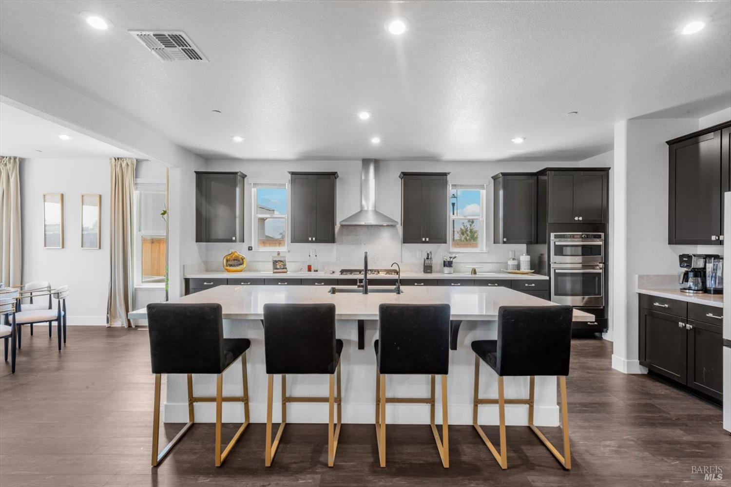 Detail Gallery Image 7 of 33 For 725 Fielding Way, Dixon,  CA 95620 - 5 Beds | 4 Baths