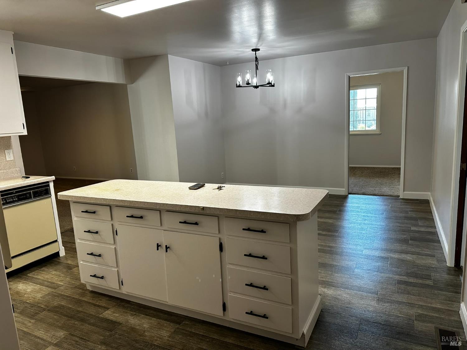 Detail Gallery Image 5 of 14 For 2038 S Terrace Dr, Napa,  CA 94559 - 3 Beds | 2 Baths