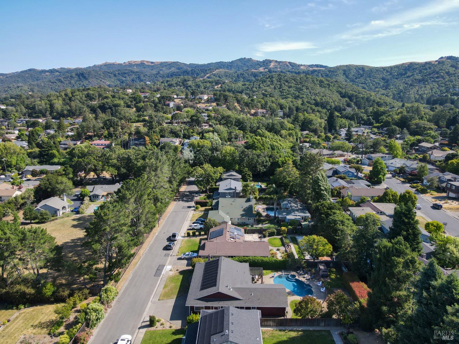 Detail Gallery Image 20 of 28 For 17 Mosswood Ct, Novato,  CA 94947 - 4 Beds | 2 Baths