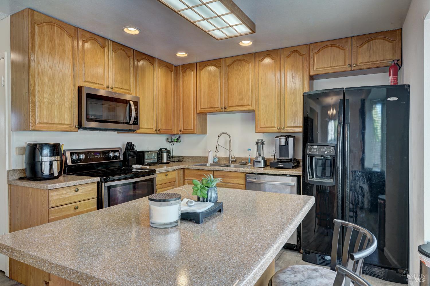 Detail Gallery Image 16 of 77 For 906 Trumpeter Ct, Suisun City,  CA 94585 - 3 Beds | 2 Baths