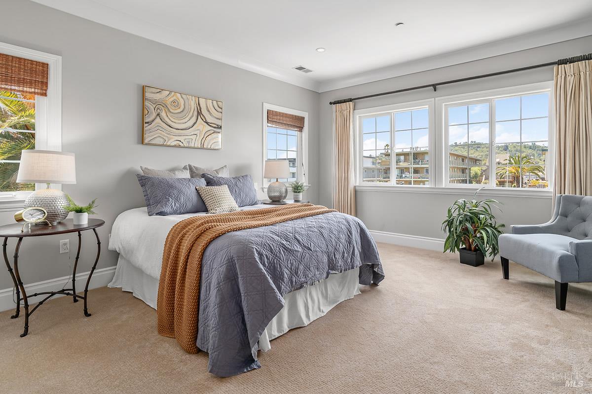 Detail Gallery Image 18 of 44 For 56 Mooring Rd, San Rafael,  CA 94901 - 4 Beds | 3/1 Baths