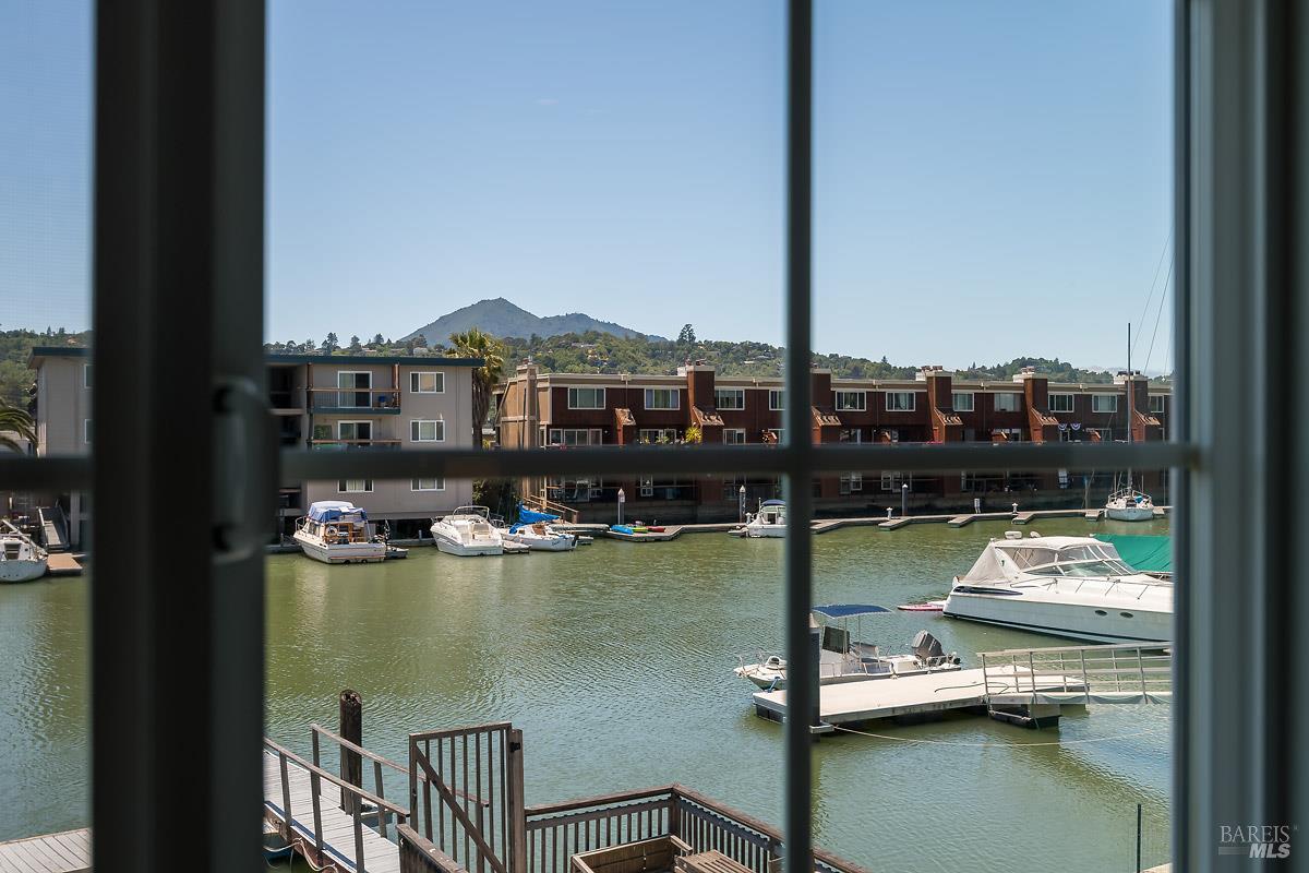 Detail Gallery Image 31 of 44 For 56 Mooring Rd, San Rafael,  CA 94901 - 4 Beds | 3/1 Baths