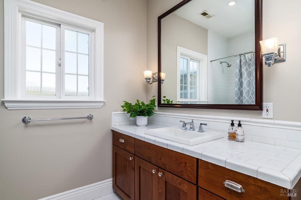Detail Gallery Image 26 of 44 For 56 Mooring Rd, San Rafael,  CA 94901 - 4 Beds | 3/1 Baths