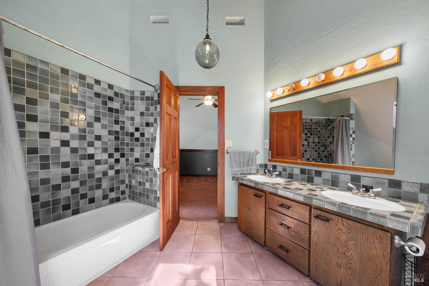 Detail Gallery Image 27 of 75 For 8201 W Side Potter Valley Rd, Potter Valley,  CA 95469 - 4 Beds | 3 Baths