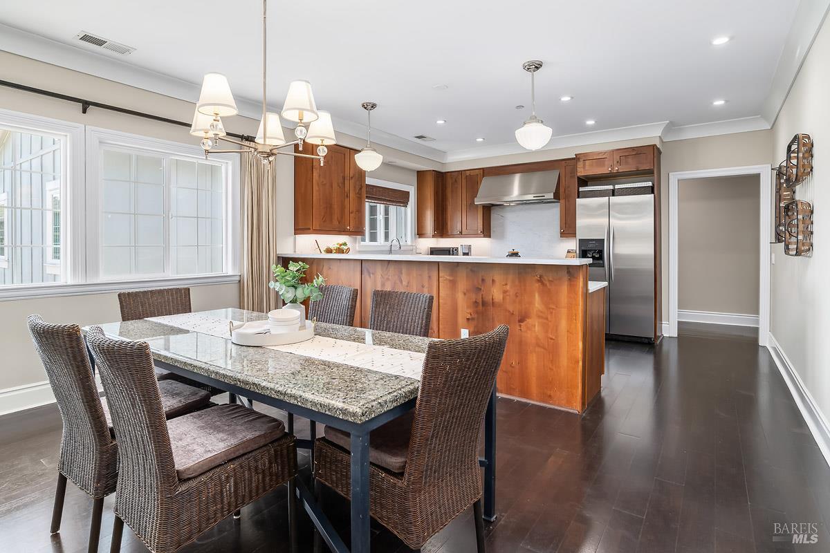 Detail Gallery Image 13 of 44 For 56 Mooring Rd, San Rafael,  CA 94901 - 4 Beds | 3/1 Baths