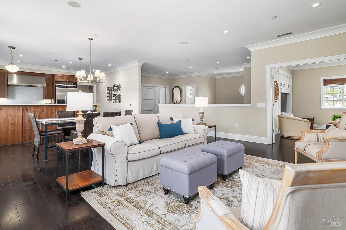 Detail Gallery Image 10 of 44 For 56 Mooring Rd, San Rafael,  CA 94901 - 4 Beds | 3/1 Baths