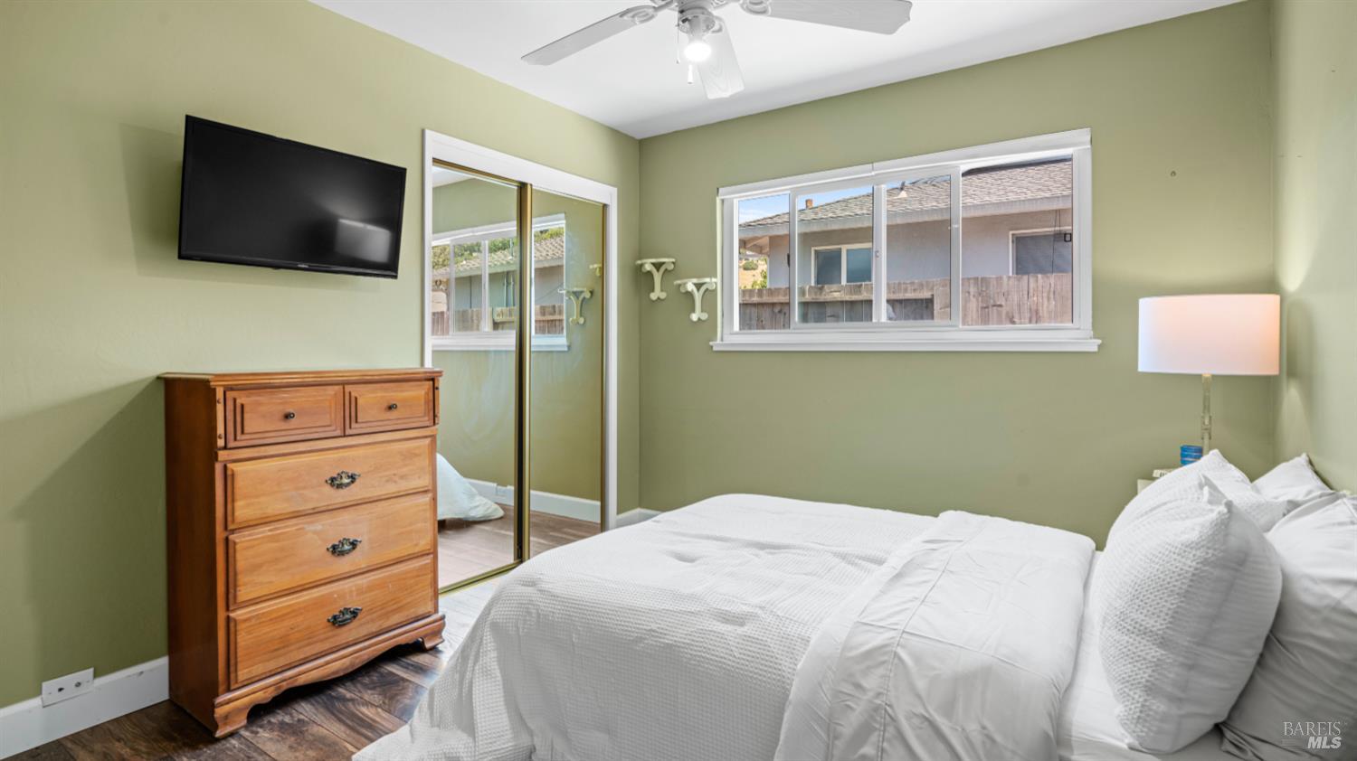 Detail Gallery Image 12 of 21 For 145 Westwood Dr, Novato,  CA 94945 - 4 Beds | 2 Baths