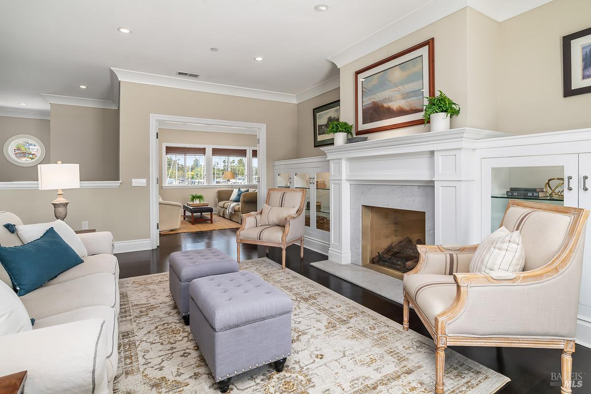 Detail Gallery Image 11 of 44 For 56 Mooring Rd, San Rafael,  CA 94901 - 4 Beds | 3/1 Baths