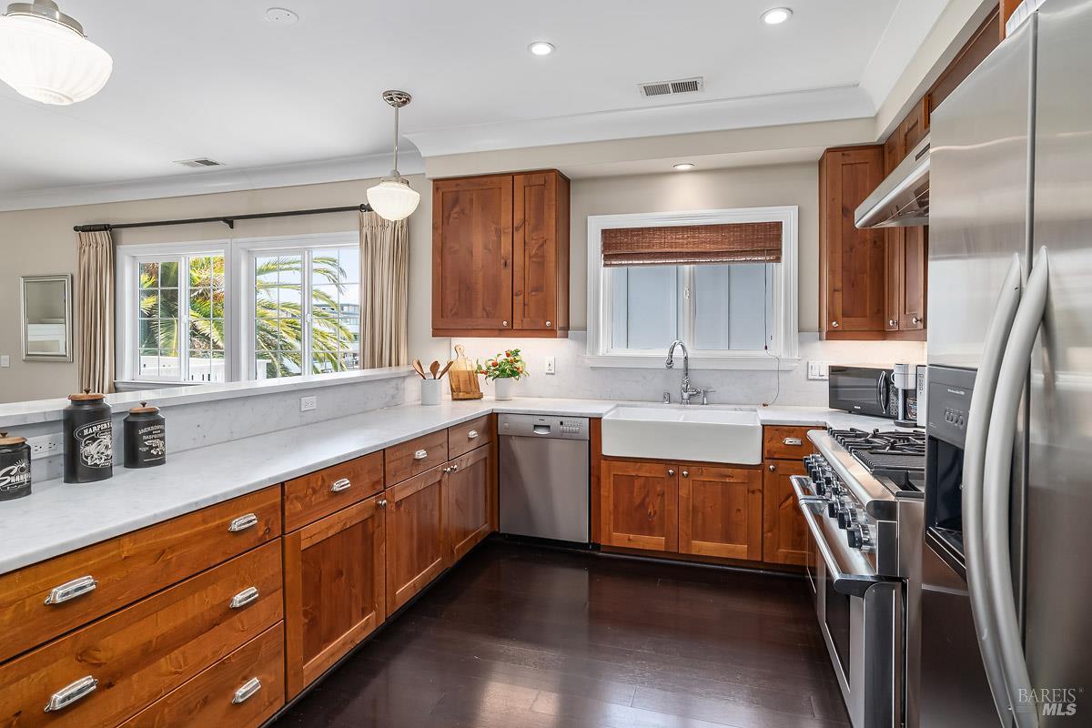 Detail Gallery Image 15 of 44 For 56 Mooring Rd, San Rafael,  CA 94901 - 4 Beds | 3/1 Baths