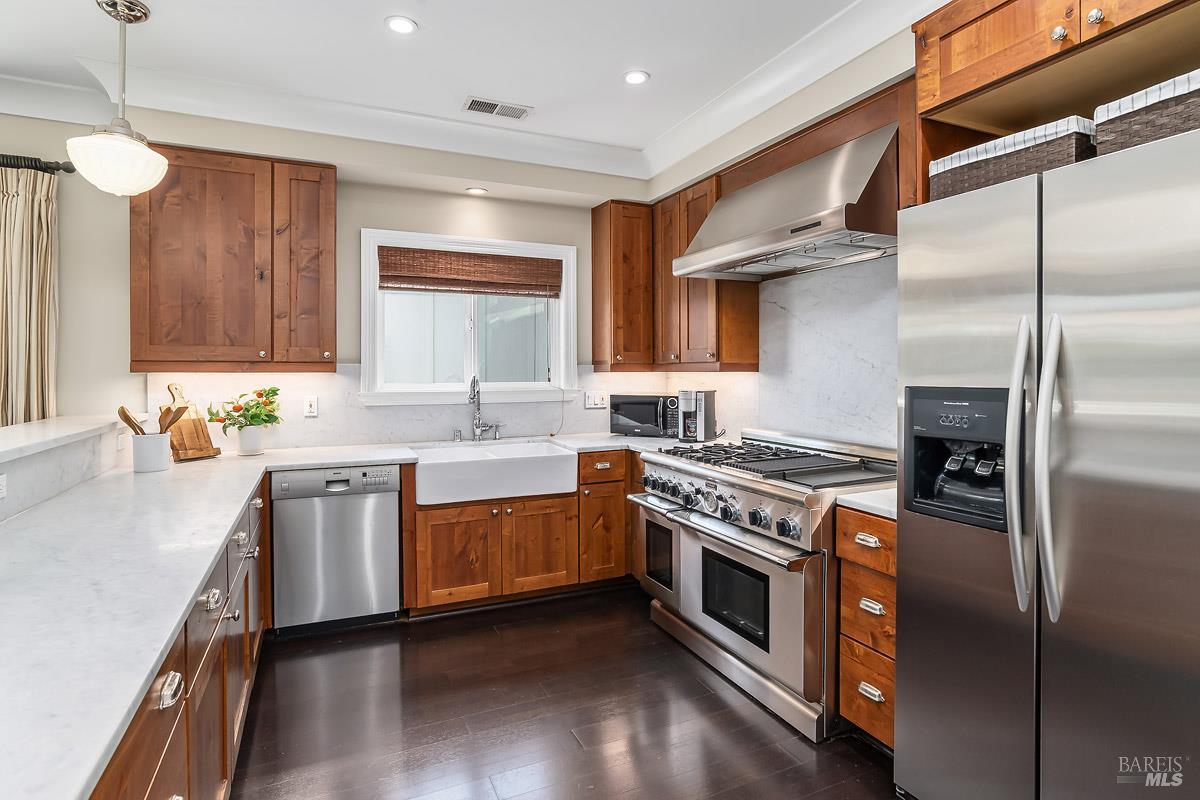 Detail Gallery Image 14 of 44 For 56 Mooring Rd, San Rafael,  CA 94901 - 4 Beds | 3/1 Baths