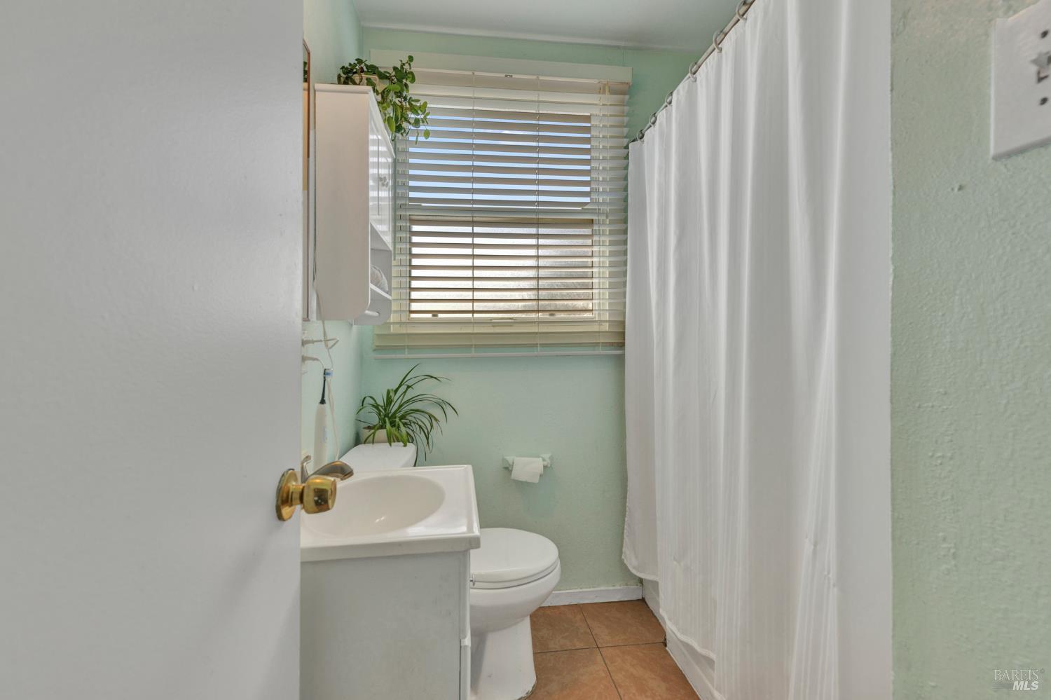 Detail Gallery Image 16 of 31 For 40 La Cruz Ave, Benicia,  CA 94510 - 3 Beds | 2 Baths