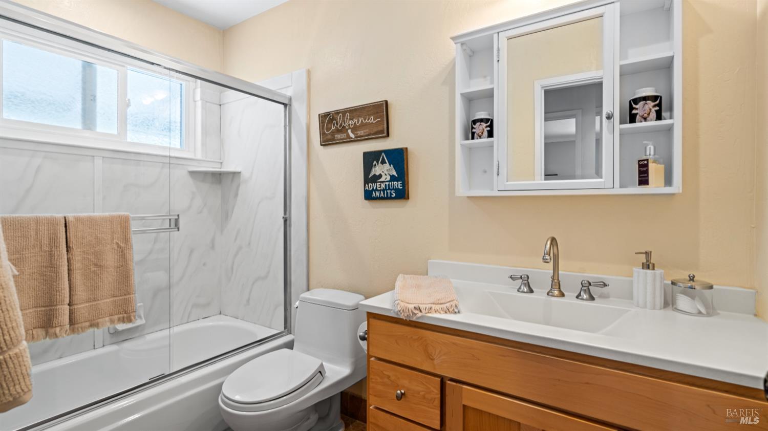 Detail Gallery Image 17 of 21 For 145 Westwood Dr, Novato,  CA 94945 - 4 Beds | 2 Baths