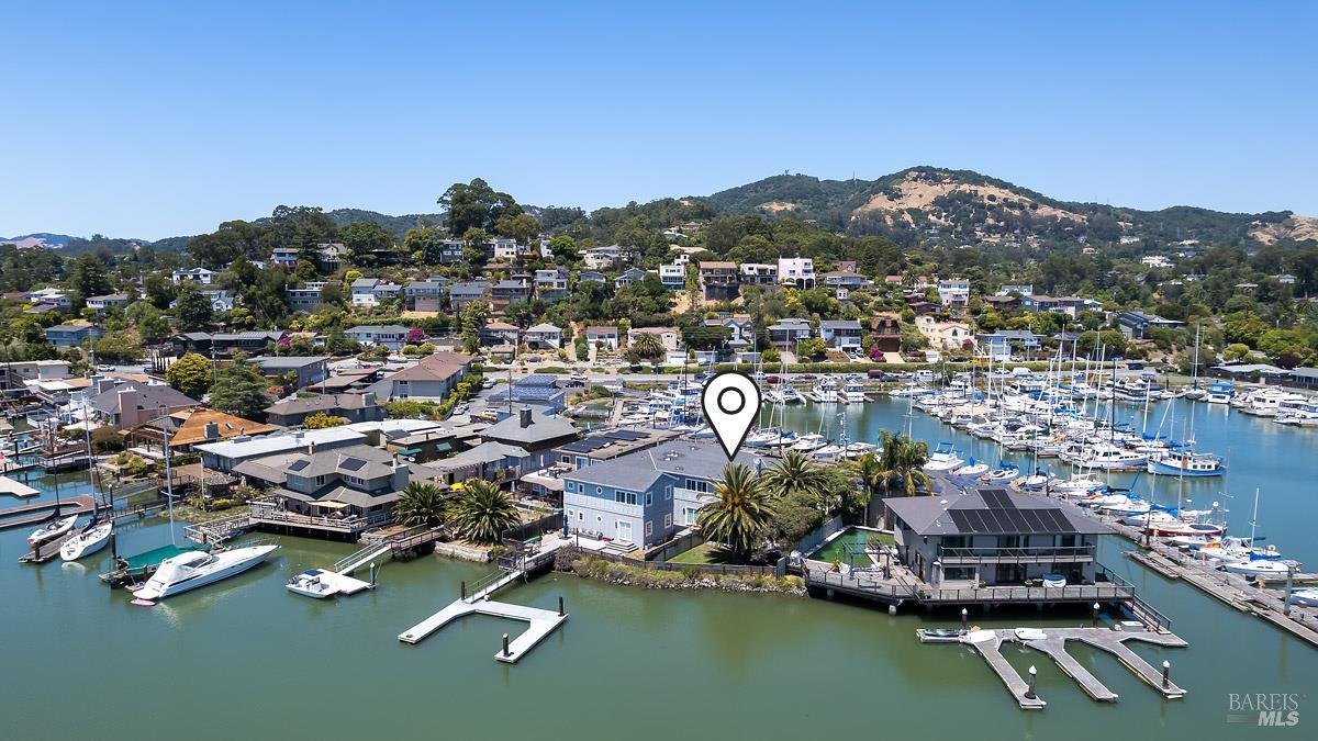 Detail Gallery Image 3 of 44 For 56 Mooring Rd, San Rafael,  CA 94901 - 4 Beds | 3/1 Baths