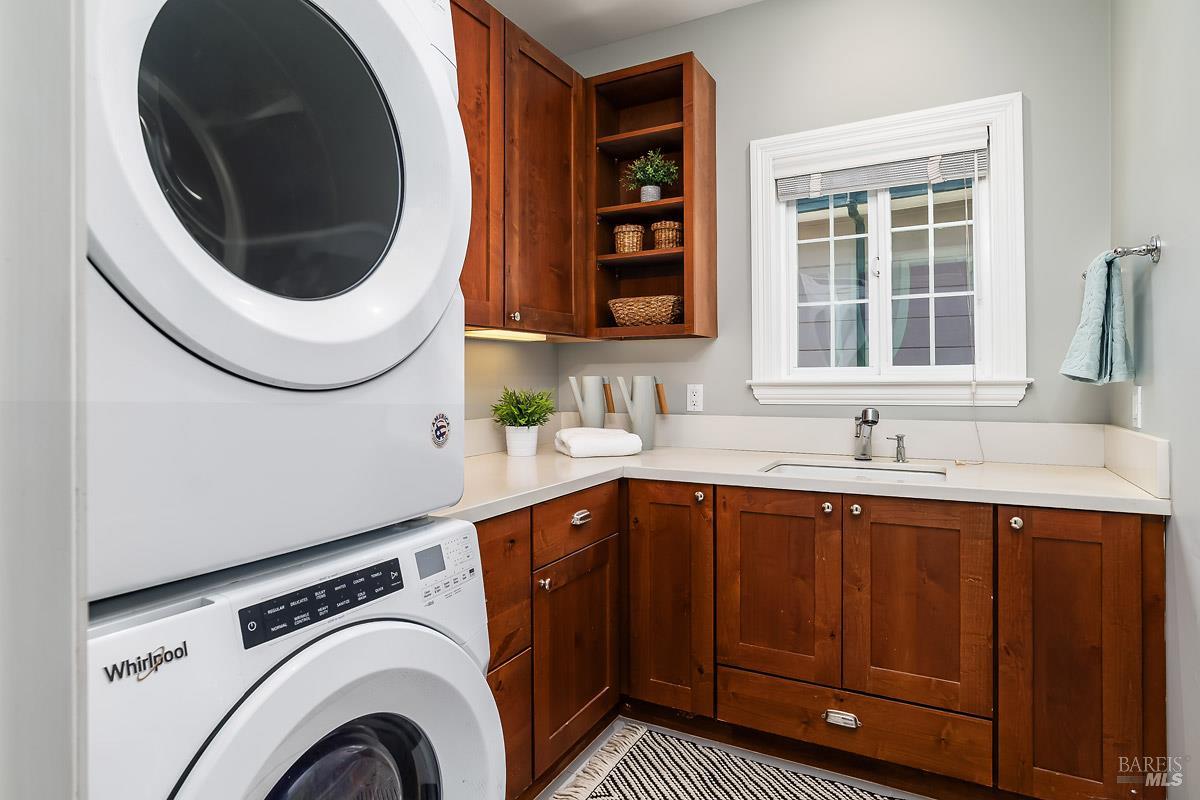 Detail Gallery Image 29 of 44 For 56 Mooring Rd, San Rafael,  CA 94901 - 4 Beds | 3/1 Baths