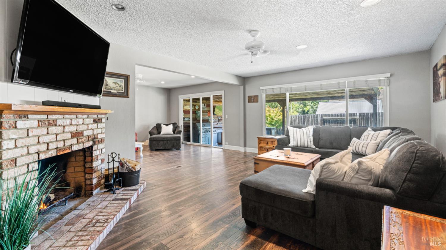 Detail Gallery Image 3 of 21 For 145 Westwood Dr, Novato,  CA 94945 - 4 Beds | 2 Baths