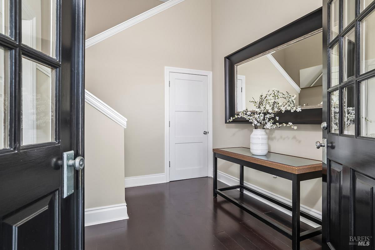 Detail Gallery Image 6 of 44 For 56 Mooring Rd, San Rafael,  CA 94901 - 4 Beds | 3/1 Baths