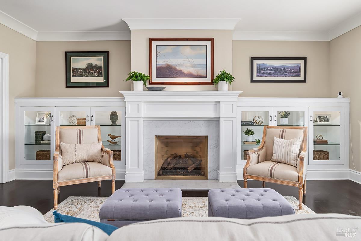 Detail Gallery Image 12 of 44 For 56 Mooring Rd, San Rafael,  CA 94901 - 4 Beds | 3/1 Baths