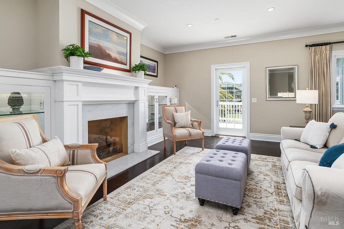 Detail Gallery Image 8 of 44 For 56 Mooring Rd, San Rafael,  CA 94901 - 4 Beds | 3/1 Baths