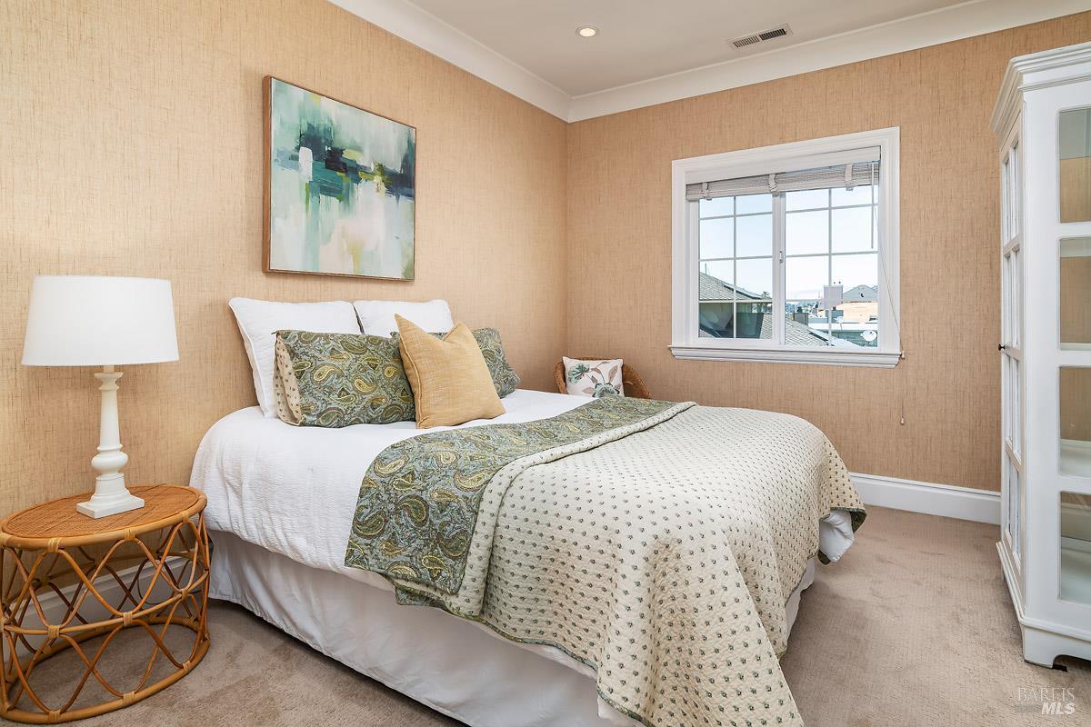 Detail Gallery Image 22 of 44 For 56 Mooring Rd, San Rafael,  CA 94901 - 4 Beds | 3/1 Baths