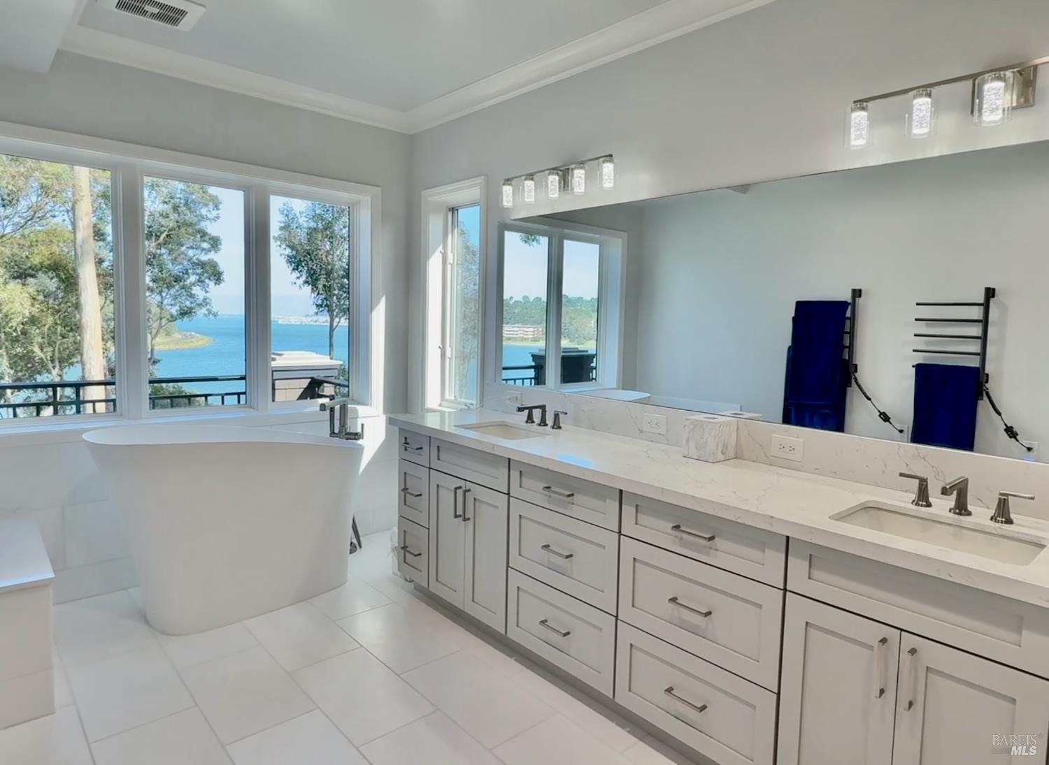Detail Gallery Image 17 of 33 For 44 De Silva Island Dr, Mill Valley,  CA 94941 - 3 Beds | 2/1 Baths