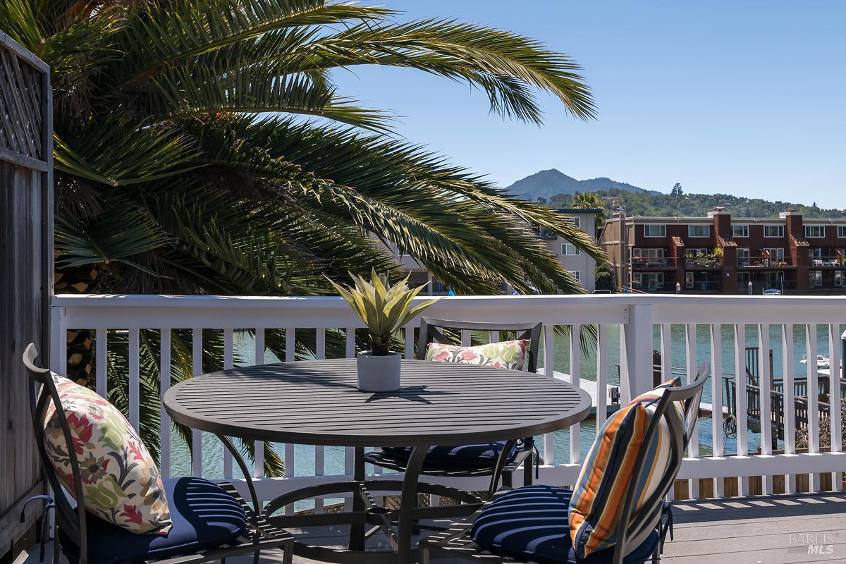 Detail Gallery Image 33 of 44 For 56 Mooring Rd, San Rafael,  CA 94901 - 4 Beds | 3/1 Baths