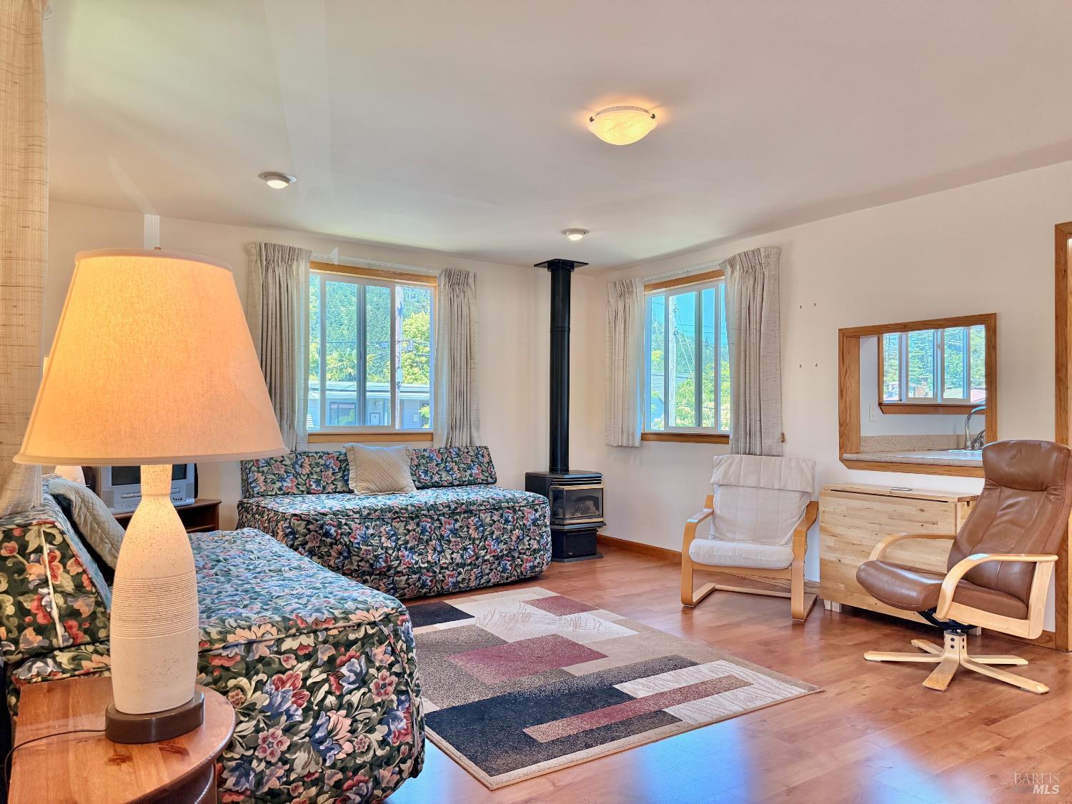 Detail Gallery Image 9 of 28 For 16356 3rd St, Guerneville,  CA 95446 - 1 Beds | 1 Baths