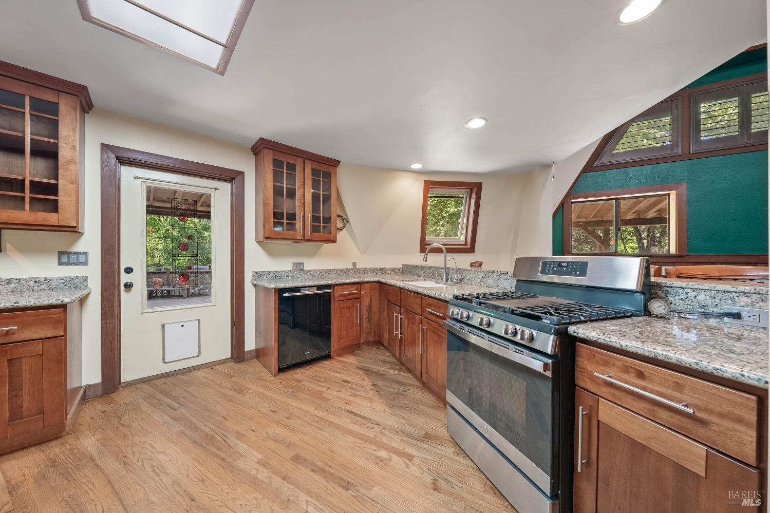 Detail Gallery Image 10 of 75 For 8201 W Side Potter Valley Rd, Potter Valley,  CA 95469 - 4 Beds | 3 Baths