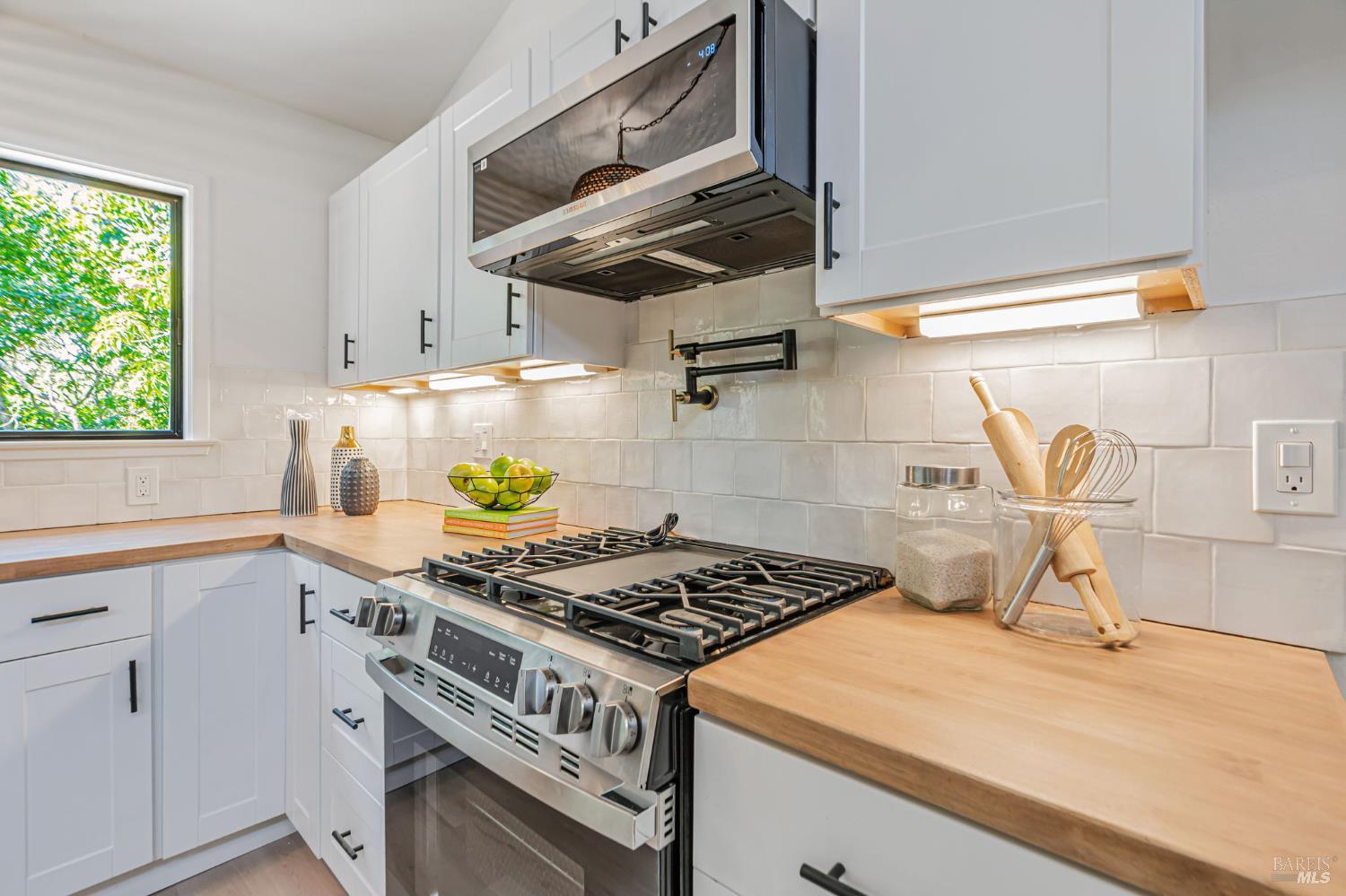Detail Gallery Image 12 of 38 For 240 Vila Rd, Forestville,  CA 95436 - 2 Beds | 2 Baths