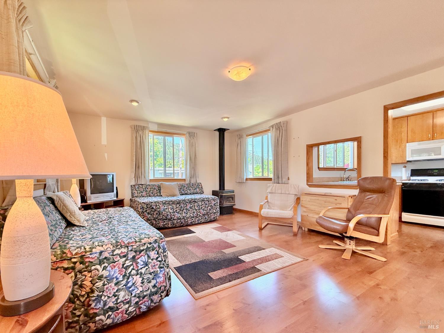 Detail Gallery Image 8 of 28 For 16356 3rd St, Guerneville,  CA 95446 - 1 Beds | 1 Baths