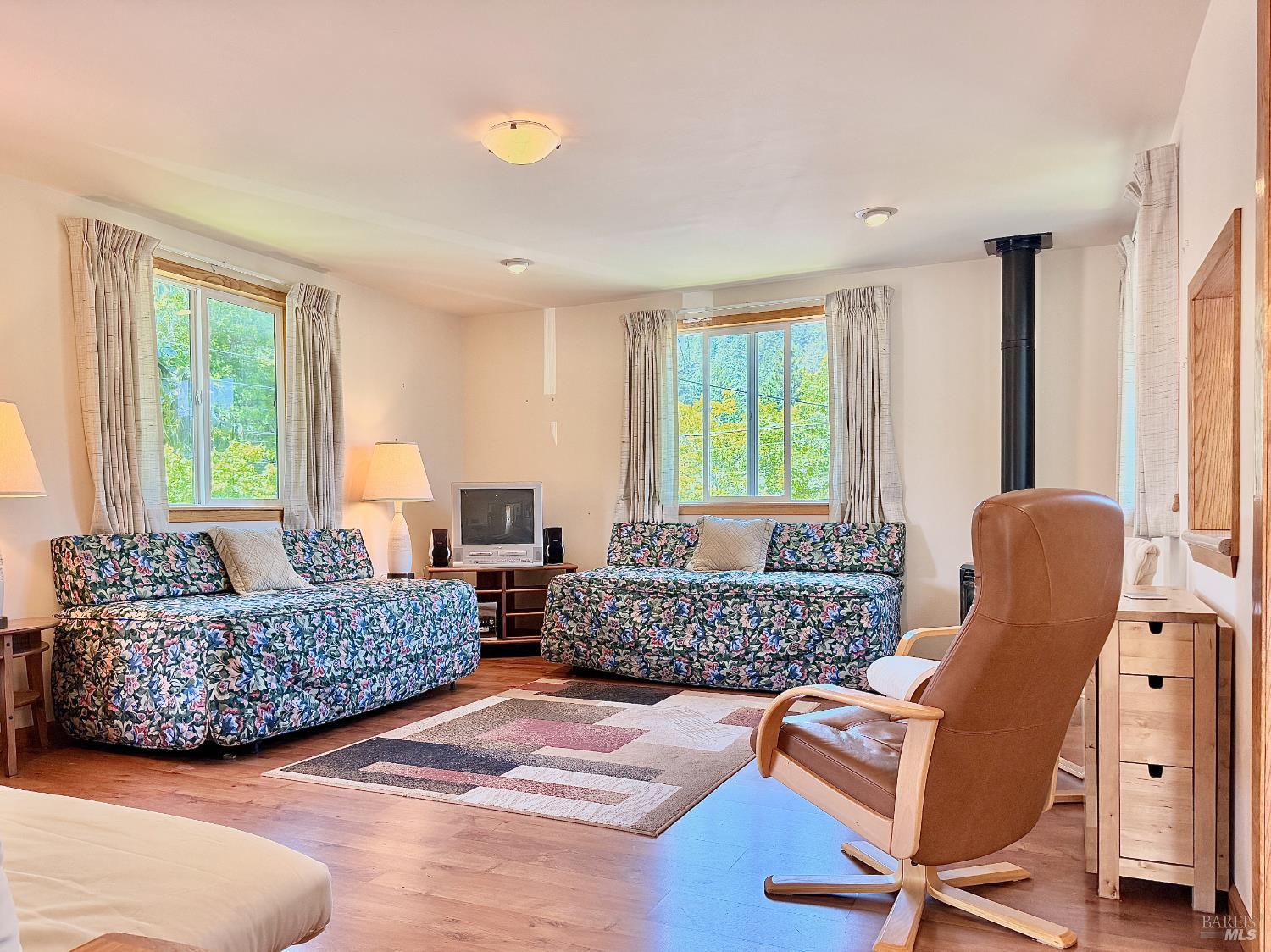 Detail Gallery Image 11 of 28 For 16356 3rd St, Guerneville,  CA 95446 - 1 Beds | 1 Baths