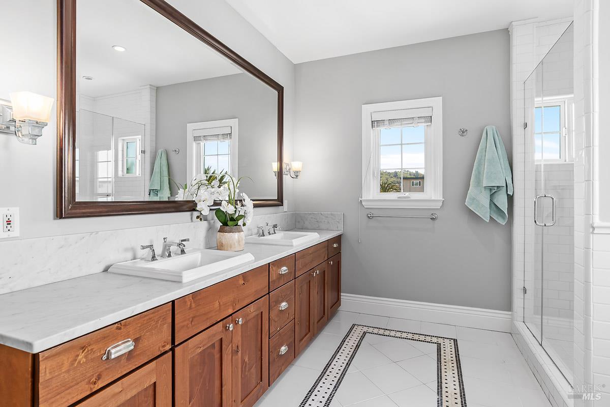 Detail Gallery Image 19 of 44 For 56 Mooring Rd, San Rafael,  CA 94901 - 4 Beds | 3/1 Baths
