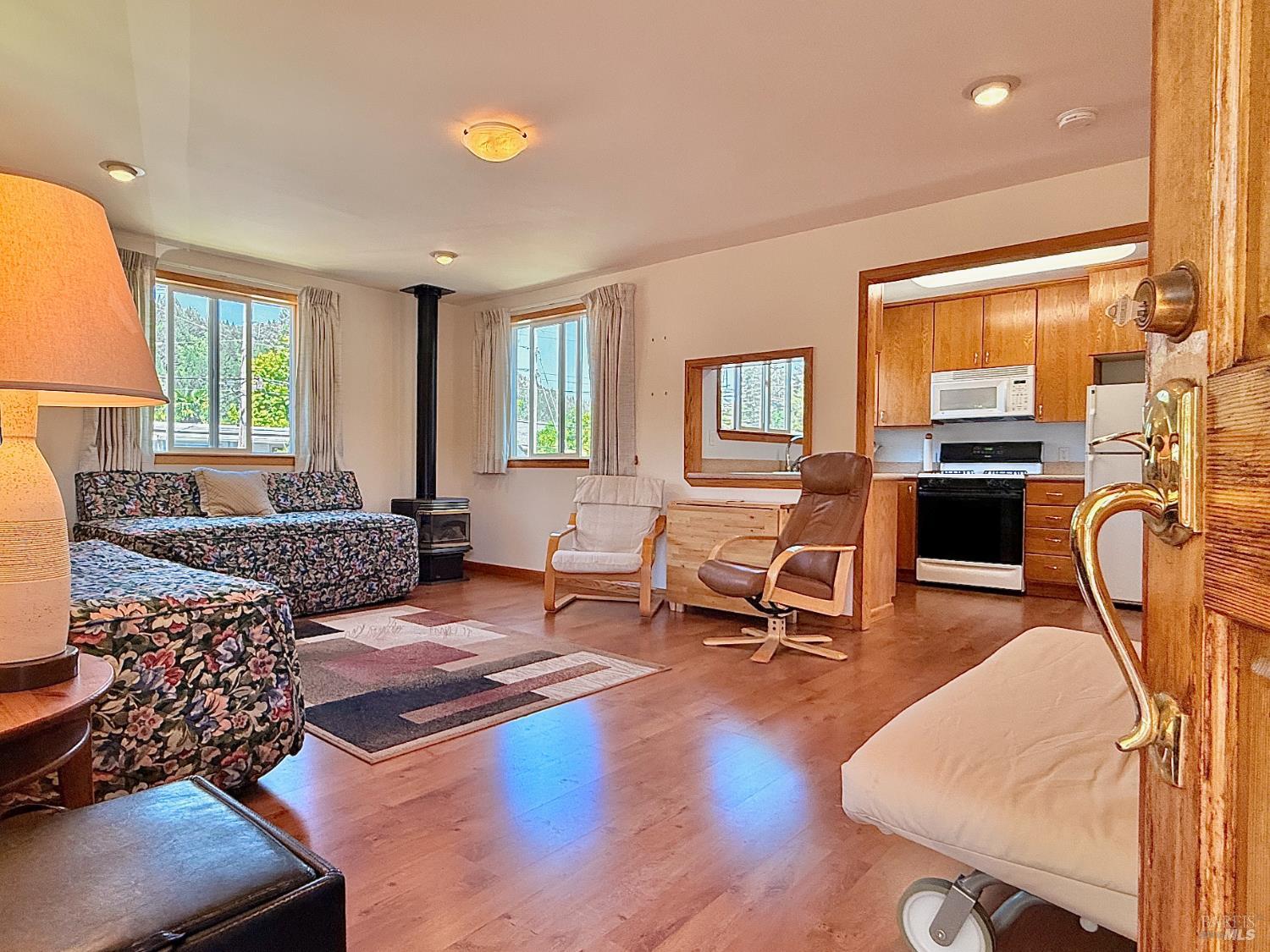 Detail Gallery Image 7 of 28 For 16356 3rd St, Guerneville,  CA 95446 - 1 Beds | 1 Baths