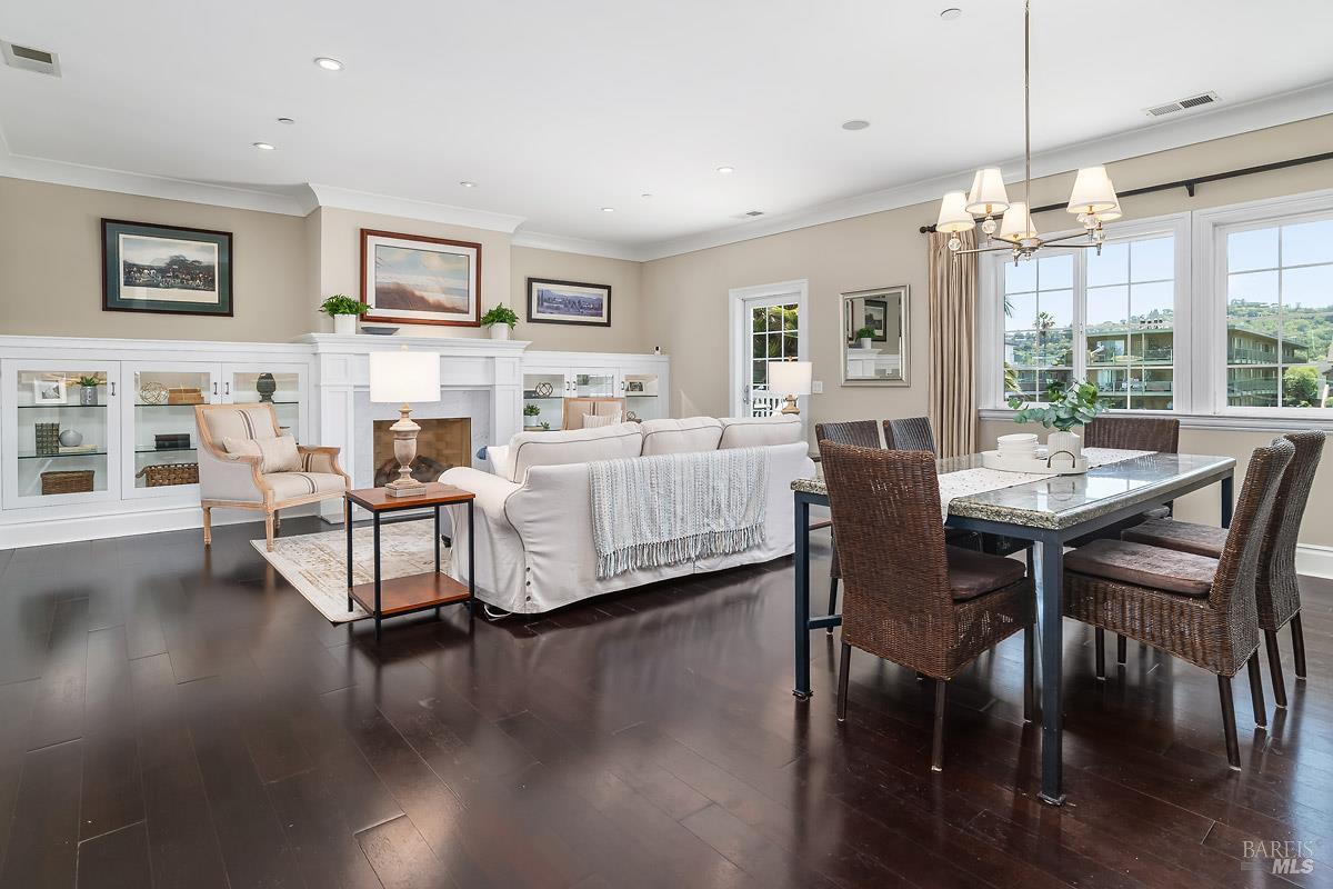Detail Gallery Image 7 of 44 For 56 Mooring Rd, San Rafael,  CA 94901 - 4 Beds | 3/1 Baths