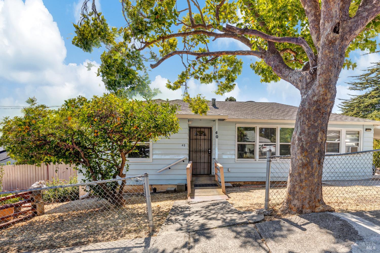 Detail Gallery Image 3 of 31 For 40 La Cruz Ave, Benicia,  CA 94510 - 3 Beds | 2 Baths