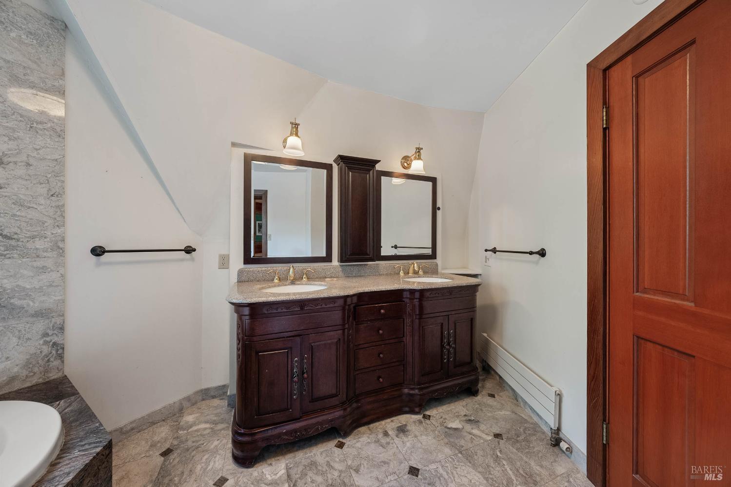 Detail Gallery Image 17 of 75 For 8201 W Side Potter Valley Rd, Potter Valley,  CA 95469 - 4 Beds | 3 Baths
