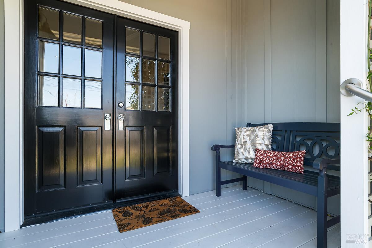Detail Gallery Image 5 of 44 For 56 Mooring Rd, San Rafael,  CA 94901 - 4 Beds | 3/1 Baths