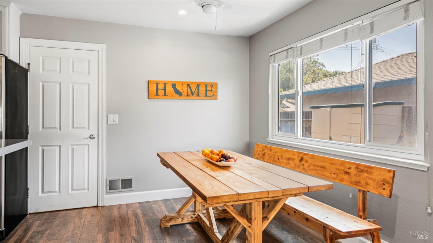 Detail Gallery Image 6 of 21 For 145 Westwood Dr, Novato,  CA 94945 - 4 Beds | 2 Baths